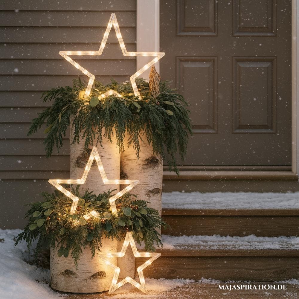 Minimalistische Weihnachtsdeko für den Hauseingang mit Lichtsternen