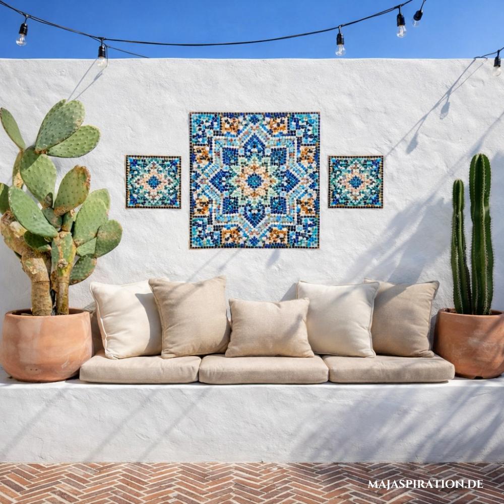 Mosaikwand als Terrassengestaltungsidee mit Sitzecke