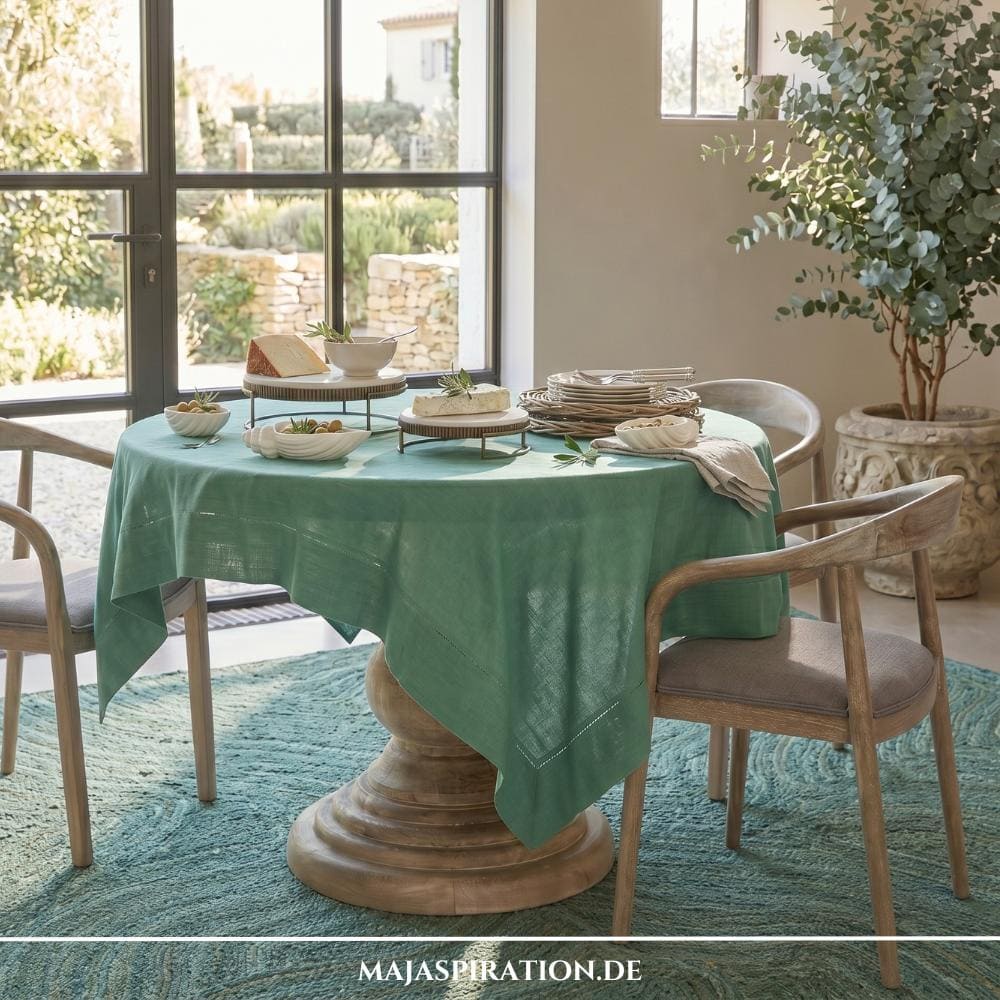 Wohn-Trendfarben 2026 Esszimmer in Warm Eucalyptus Tönen